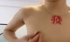 瘦瘦的山东妹mei子，卖力口交包皮鸡ji鸡手持镜头有点晃动，无套啪pa啪
