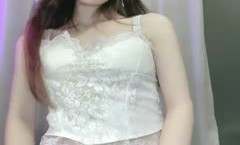 80多斤苗条妹mei妹mei！近期下海大尺度秀！黑丝袜大长腿，翘起美臀假屌插入