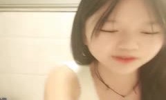 极品尤物00后嫩neng妹mei！甜美系邻家妹mei妹mei型！一线天馒头肥穴，掰穴振动棒抽[chou]插