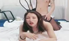黑丝女仆骚婊妹mei这次被干爽了，全程露脸开档黑丝激ji情3P，骚逼被干着还要口交大鸡巴，多体位爆草抽[chou]插浪lang叫不止