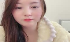 甜美肉肉美女！柔软大奶子粉嫩！掏出奶子揉捏，多毛骚穴揉搓阴蒂，极度诱惑