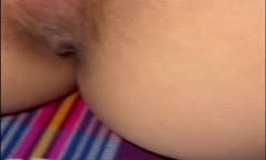 偷偷爬上了丈母娘的床舔tian丈母娘的无毛逼玩弄骚逼最后射了一肚子