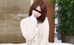 112124_01 路上で佇んでいる暇そうな可愛い素人娘
