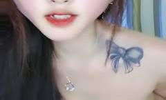 清纯系天花板！甜美妹mei妹mei好久没播！娇小身shen材脱光光诱惑，玻璃棒磨蹭小[xiao]穴