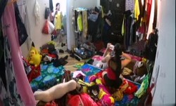 黑客破解监控偷拍 东南亚某诈骗窝点几个年轻女生换衣服
