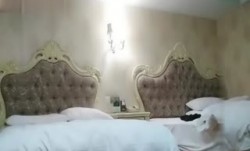 《探花虎哥》莞式会所酒jiu店私钟口活不错的坐台妹mei换上性感内衣口活伺候啪pa啪 - soav