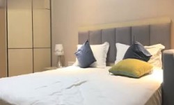 男爵全国探花第官网二场约了个蓝裙妹mei子啪pa啪，沙发抠逼口交调情穿上黑丝床上骑乘猛操 - soav