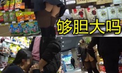 重庆某超市内人来人往小美女给男子偷偷口交超爽呀