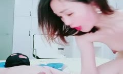 极品尤物约炮友天天操逼做[zuo]爱，女上位无套打桩，鸡巴上全是白浆骑乘式舔tian逼第官网一视角