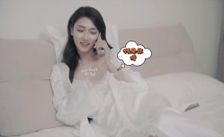 白嫩美乳人妻少妇的寂寞，自己一个人在家 约网友到家激ji情啪pa啪