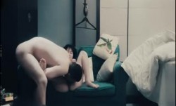 一线天肥逼可爱妹mei子，赵总操完加钟小天来操，沙发上掰穴无套抽[chou]插，上位骑坐大力猛操 - soav