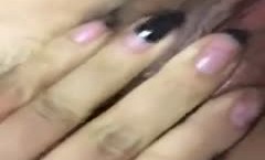 饥渴难耐的良家人妻，性生活没能满足，自己动手，满脸渴望的大鸡巴眼神 望眼欲穿！