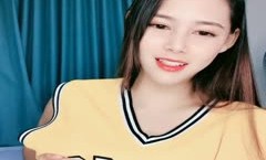 球衣美女大战头套男！柔软粉嫩奶子！抓起大屌吸吮，口活超级棒，后入爆插，从下往上视角特写