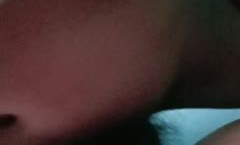 新来的青春美少女跟小哥在出租房大战啪pa啪直播，露脸让小哥揉奶玩逼掰着小[xiao]穴
