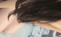 强硬扒光风骚小xiao少妇，揉奶抠逼按着头草嘴，大鸡巴插入骚逼瞬间就老实了
