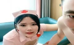 极品尤物美少妇！化身小护士！丝袜美腿激ji情草逼，跪在椅子抬腿爆bao操(1)